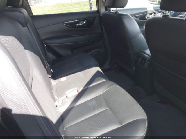 JN8AT2MV2HW285178 Nissan Rogue Sl