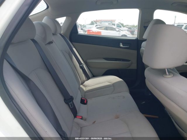 KNAGT4L38G5096053 KIA Optima Lx