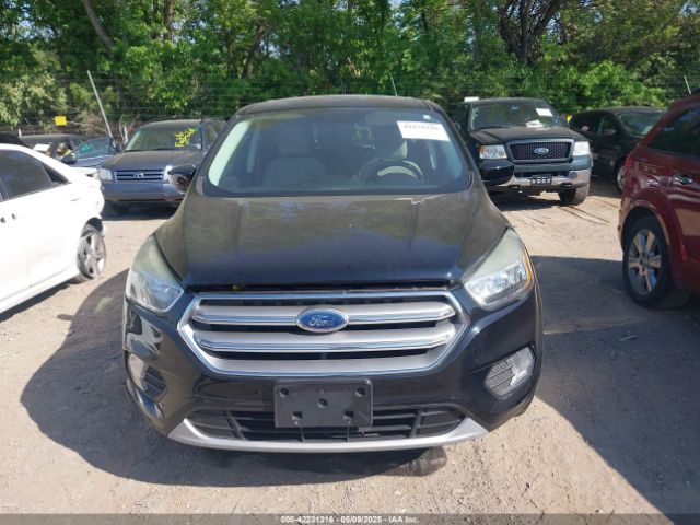 1FMCU9GD4HUD47619 Ford ESCAPE SE