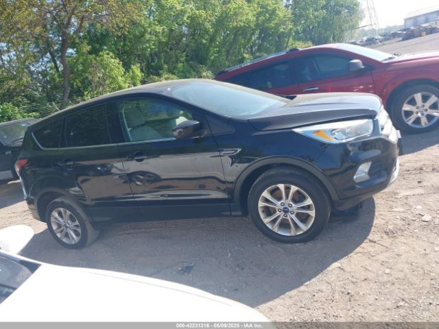 1FMCU9GD4HUD47619 Ford ESCAPE SE