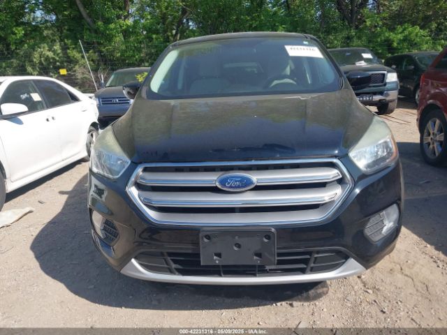 1FMCU9GD4HUD47619 Ford ESCAPE SE