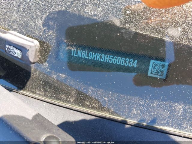 1LN6L9HK3H5606334 Lincoln Continental Livery