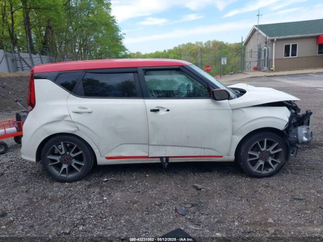 KNDJ63AU9L7057430 KIA Soul Gt-line