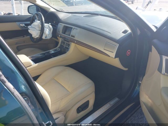 2015 JAGUAR XF SAJWA0FS5FPU53645 Photo 4