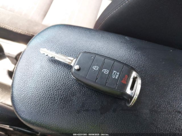 3KPFL4A70HE110425 KIA FORTE S