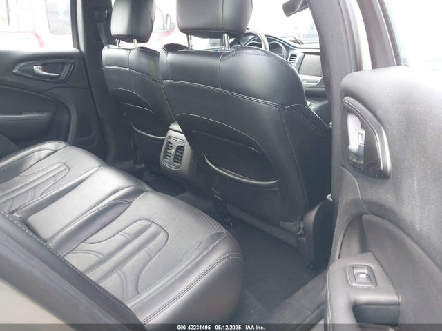 Chrysler 200 S 2015 1C3CCCBG1FN735571 Image 8