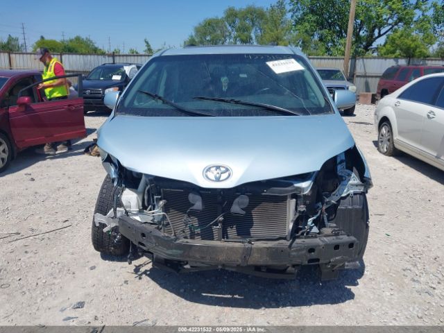 5TDYK3DC9GS708693 Toyota Sienna Xle 8 Passenger