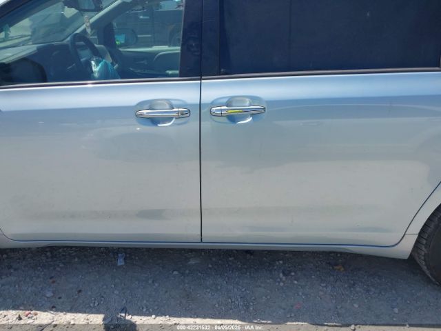 5TDYK3DC9GS708693 Toyota Sienna Xle 8 Passenger