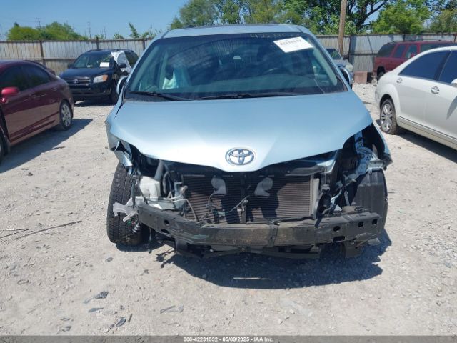 5TDYK3DC9GS708693 Toyota Sienna Xle 8 Passenger