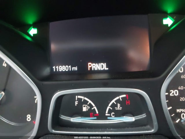 1FADP3K25HL338653 Ford FOCUS SE