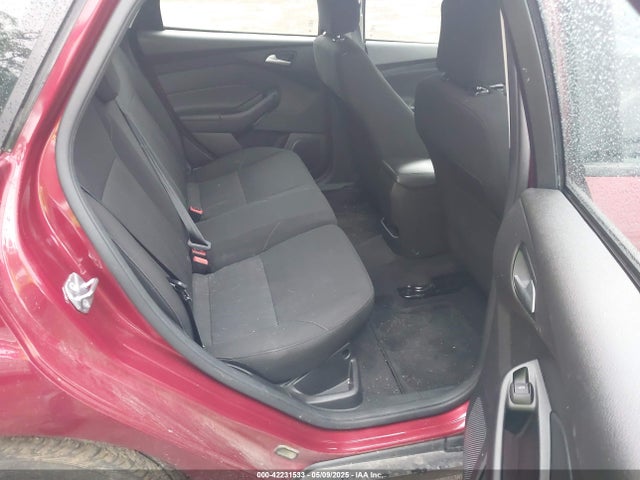 1FADP3K25HL338653 Ford FOCUS SE