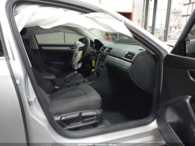 1VWAS7A30GC013577 Volkswagen Passat 1.8t S