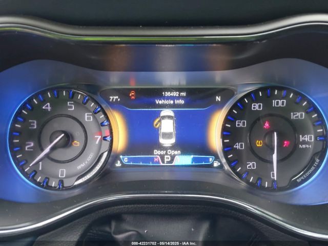 1C3CCCBG8FN551860 Chrysler 200