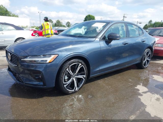 7JRL12FL9RG294057 Volvo S60 B5 Plus Dark Theme
