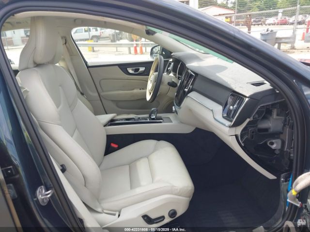 7JRL12FL9RG294057 Volvo S60 B5 Plus Dark Theme