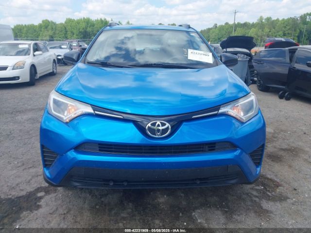JTMZFREV8GD084635 Toyota RAV4 LE