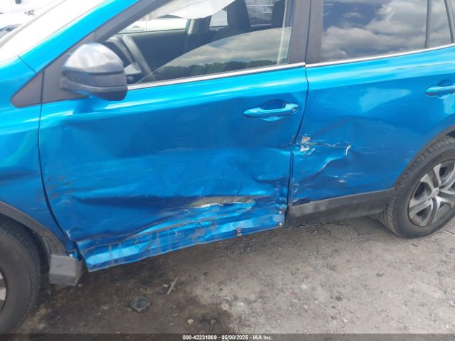 JTMZFREV8GD084635 Toyota RAV4 LE