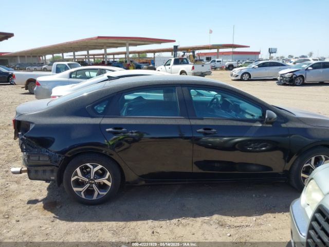 3KPF24AD2ME338591 KIA Forte Lxs