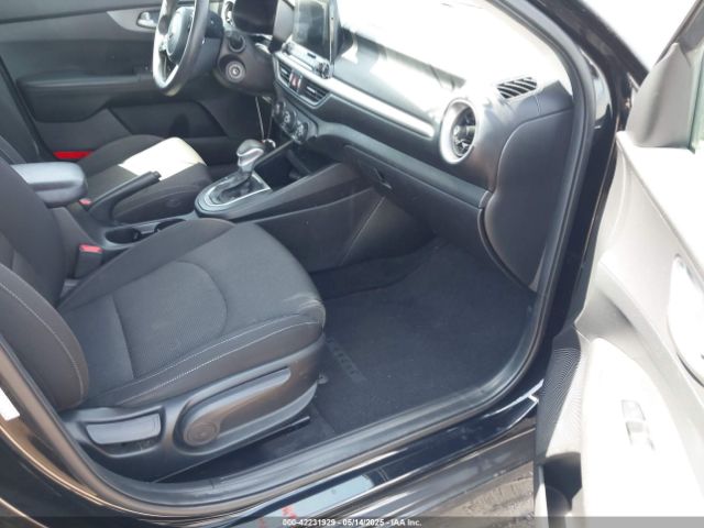 3KPF24AD2ME338591 KIA Forte Lxs