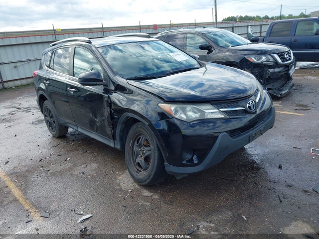 2T3ZFREV8FW158976 Toyota RAV4 LE