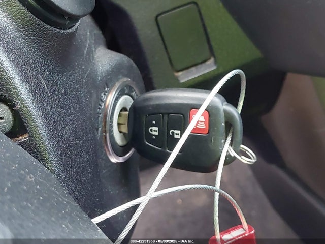 2T3ZFREV8FW158976 Toyota RAV4 LE