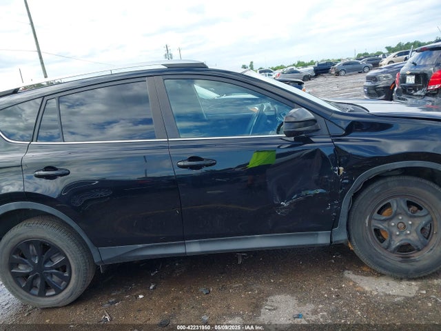 2T3ZFREV8FW158976 Toyota RAV4 LE