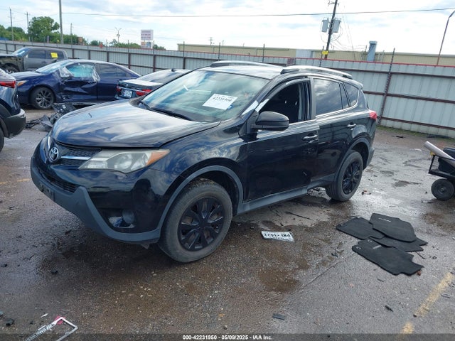 2T3ZFREV8FW158976 Toyota RAV4 LE