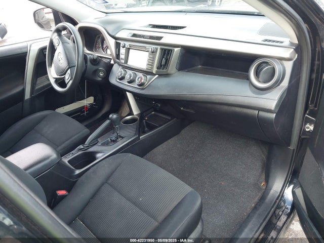2T3ZFREV8FW158976 Toyota RAV4 LE