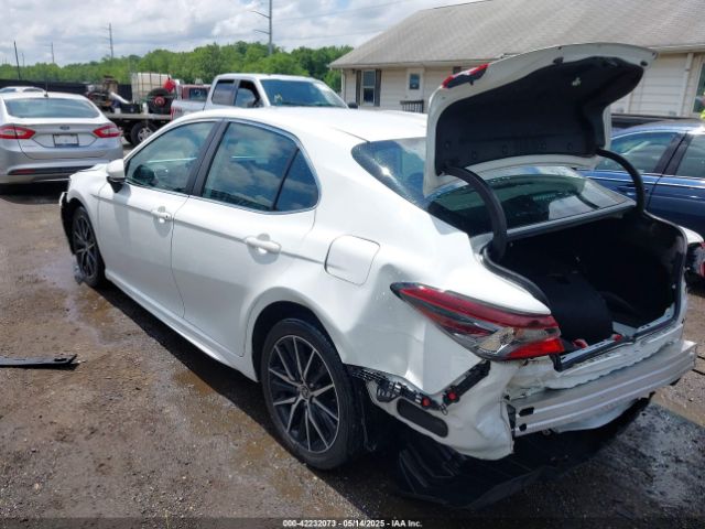 2021 TOYOTA CAMRY 4T1G11AK1MU421558 Photo 2