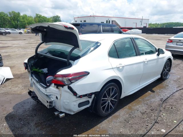 2021 TOYOTA CAMRY 4T1G11AK1MU421558 Photo 3