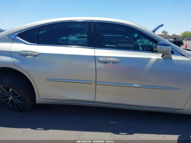 58ADA1C13NU019137 Lexus ES 300H