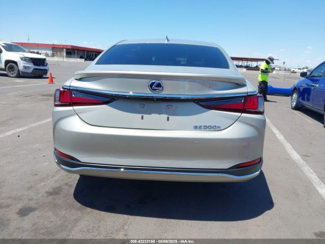 58ADA1C13NU019137 Lexus ES 300H