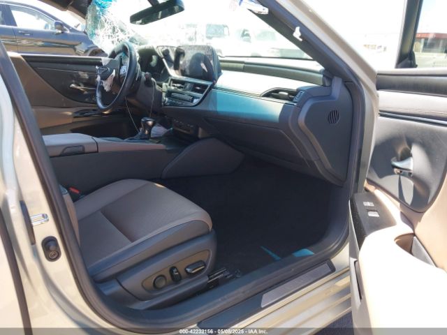 58ADA1C13NU019137 Lexus ES 300H