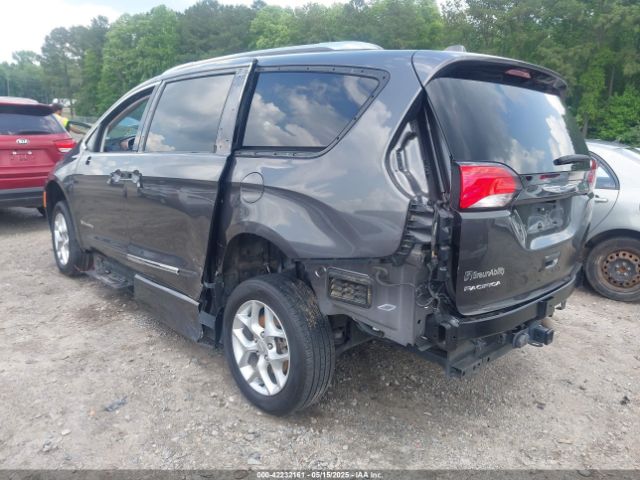 2019 CHRYSLER PACIFICA 2C4RC1EG0KR652409 Photo 2