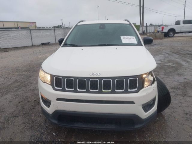 3C4NJCBB9JT495368 Jeep Compass Latitude Fwd