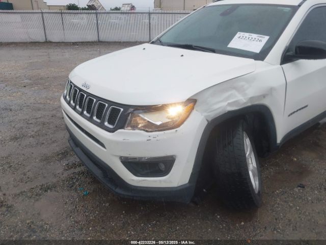 3C4NJCBB9JT495368 Jeep Compass Latitude Fwd
