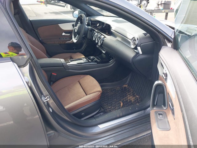 W1K5J4HB4SN517782 Mercedes-Benz m260
