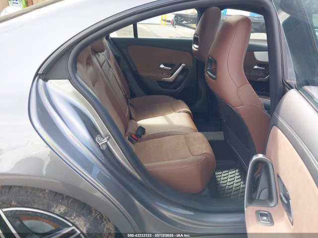 W1K5J4HB4SN517782 Mercedes-Benz m260