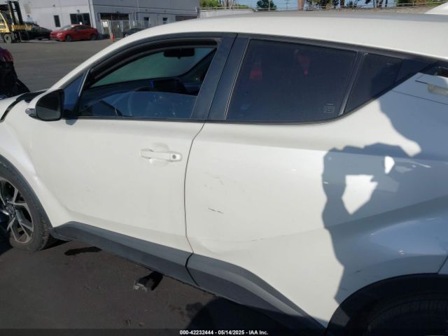 JTNKHMBX4M1126585 Toyota C-HR XLE