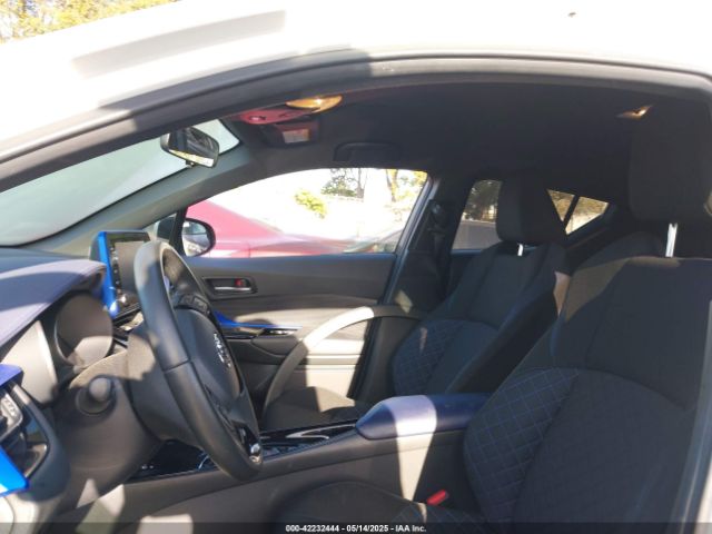 JTNKHMBX4M1126585 Toyota C-HR XLE