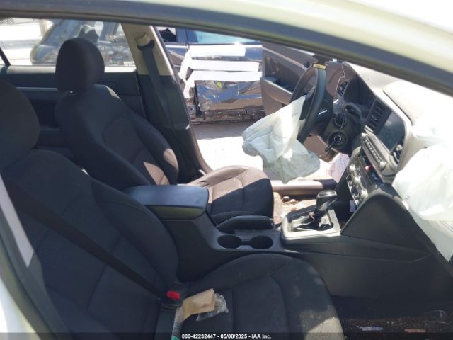 2020 HYUNDAI ELANTRA 5NPD84LF9LH573844 Photo 4
