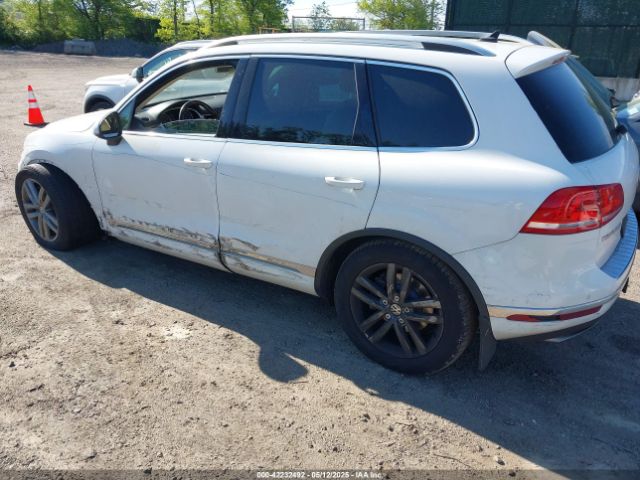 2015 VOLKSWAGEN TOUAREG WVGEF9BP2FD001506 Photo 2