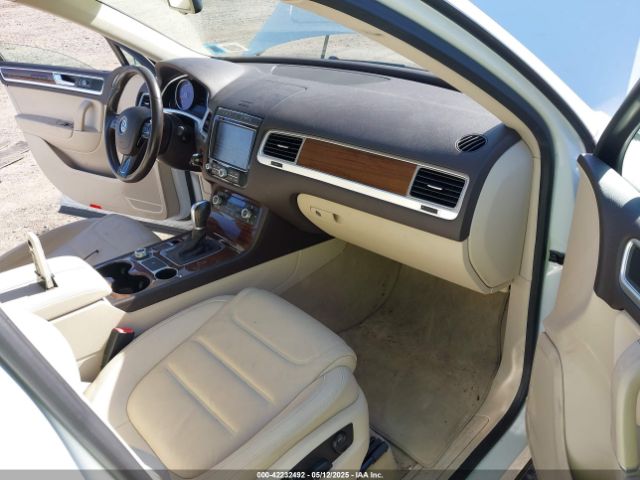 2015 VOLKSWAGEN TOUAREG WVGEF9BP2FD001506 Photo 4