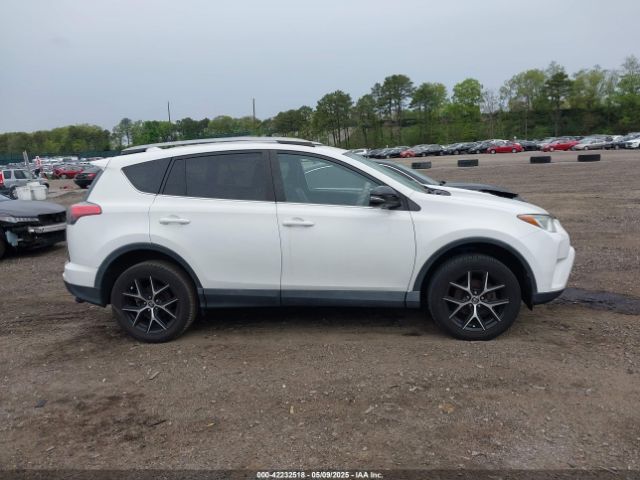 2T3JFREV3HW695013 Toyota RAV4 SE