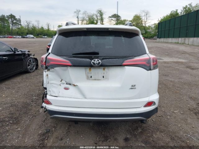 2T3JFREV3HW695013 Toyota RAV4 SE
