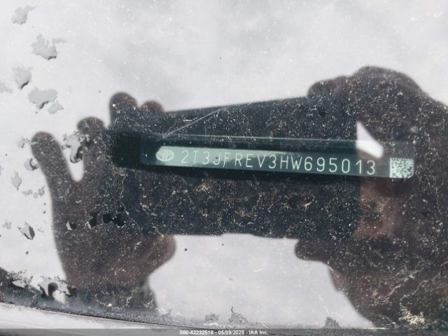 2T3JFREV3HW695013 Toyota RAV4 SE