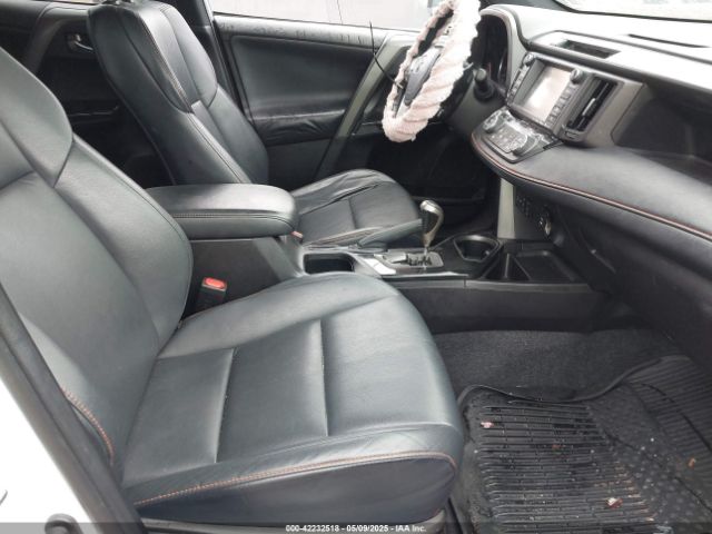 2T3JFREV3HW695013 Toyota RAV4 SE