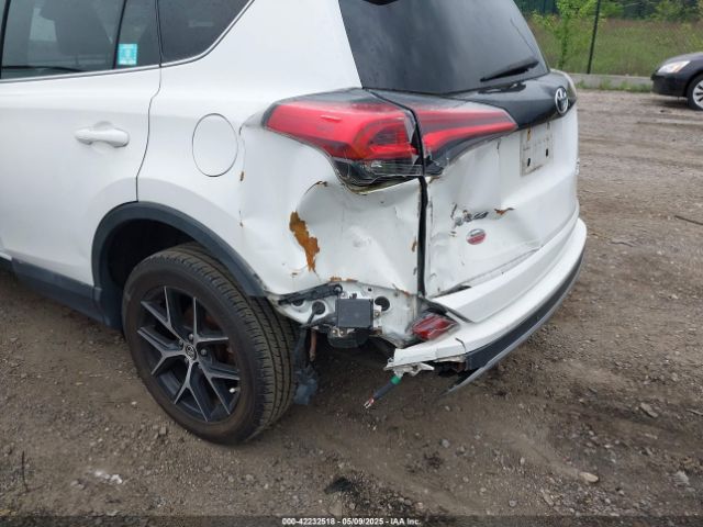 2T3JFREV3HW695013 Toyota RAV4 SE