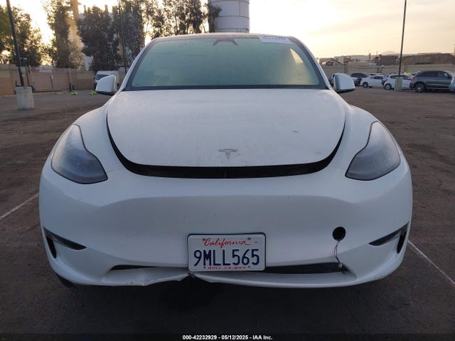 Tesla Model Y Long Range Dual Motor All-wheel Drive 2024 7SAYGDEE8RF081633 Image 12