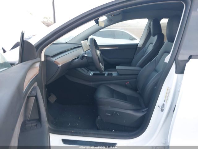 2024 TESLA MODEL Y 7SAYGDEE8RF081633 Photo 4
